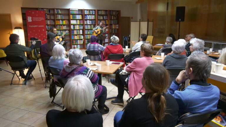 czwartek poetycko- muzyczny listopad 2024