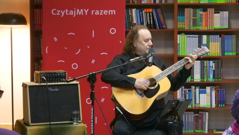 czwartek poetycko- muzyczny listopad 2024