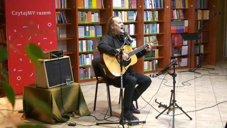 czwartek poetycko- muzyczny listopad 2024