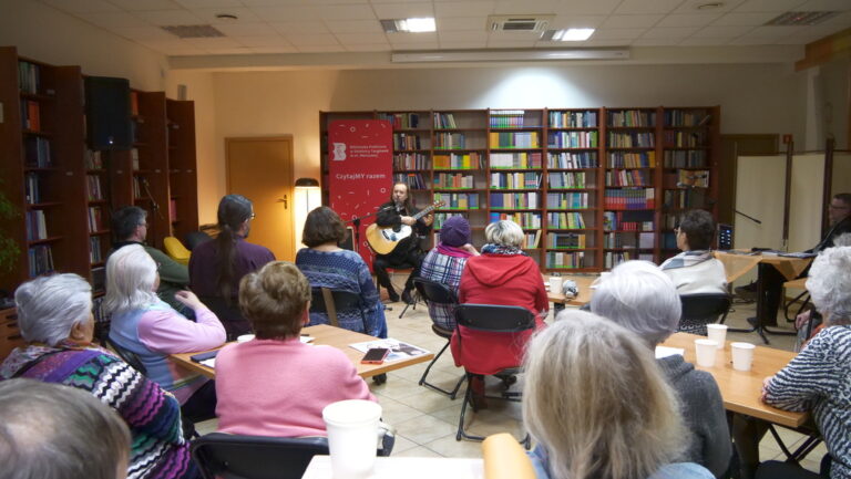 czwartek poetycko- muzyczny listopad 2024