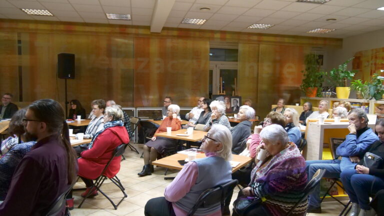 czwartek poetycko- muzyczny listopad 2024