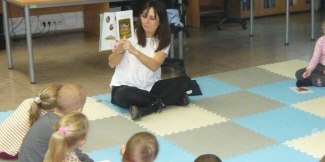 zajęcia dla dzieci z cyklu czytanie na dywanie