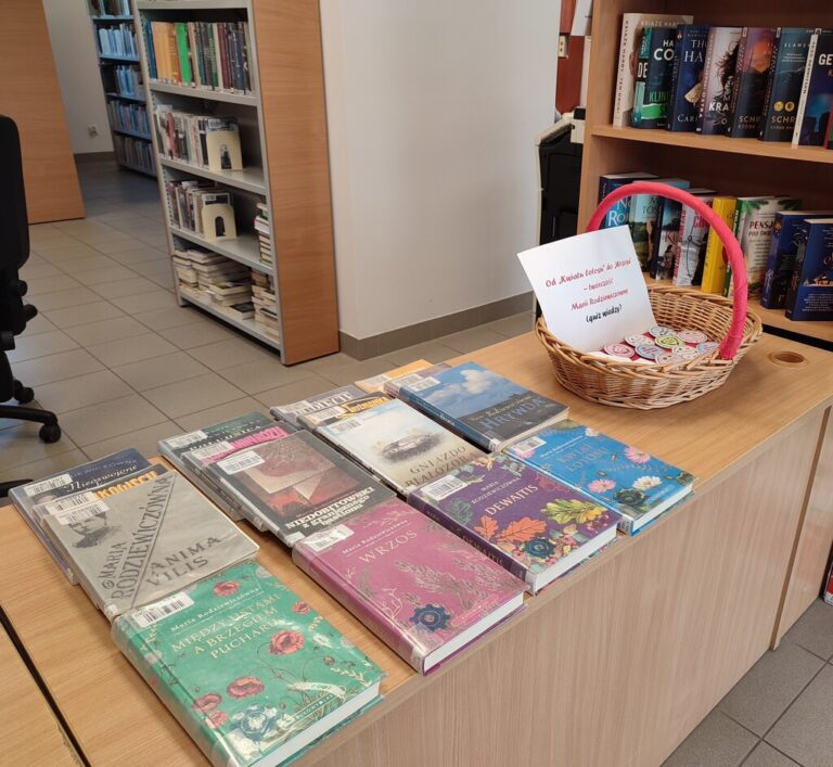 książki na stoliku