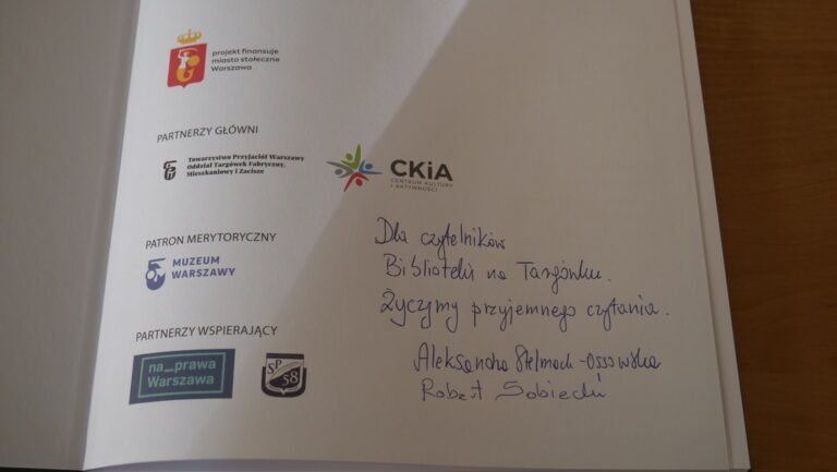 dedykacja w książce: Dla czytelników Biblioteki na Targówku, życzymy przyjemnego czytania