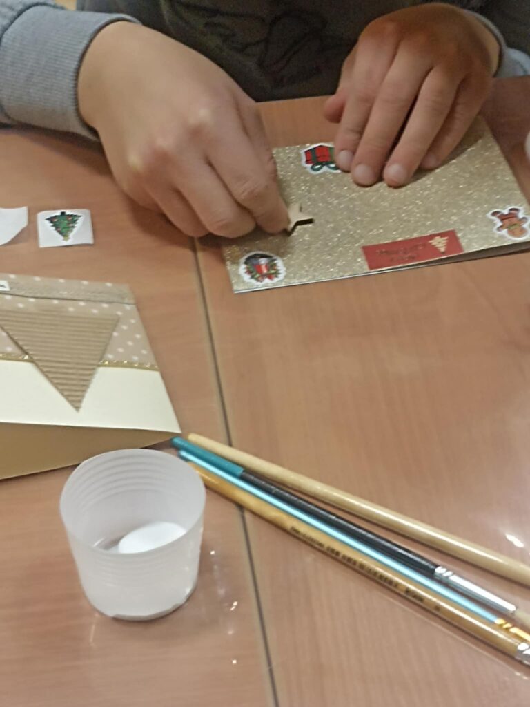 warsztaty tworzenia kartek bożonarodzeniowych