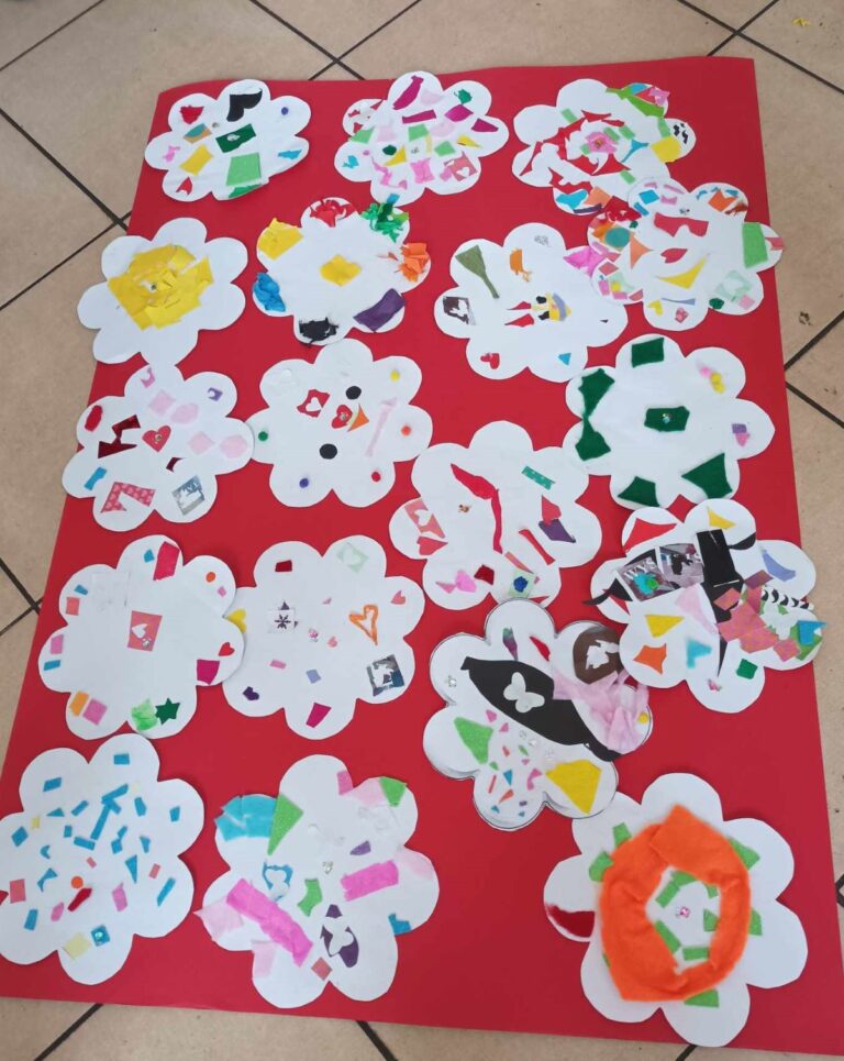 prace plastyczne stworzone przez dzieci na zajęciach bibliotecznych