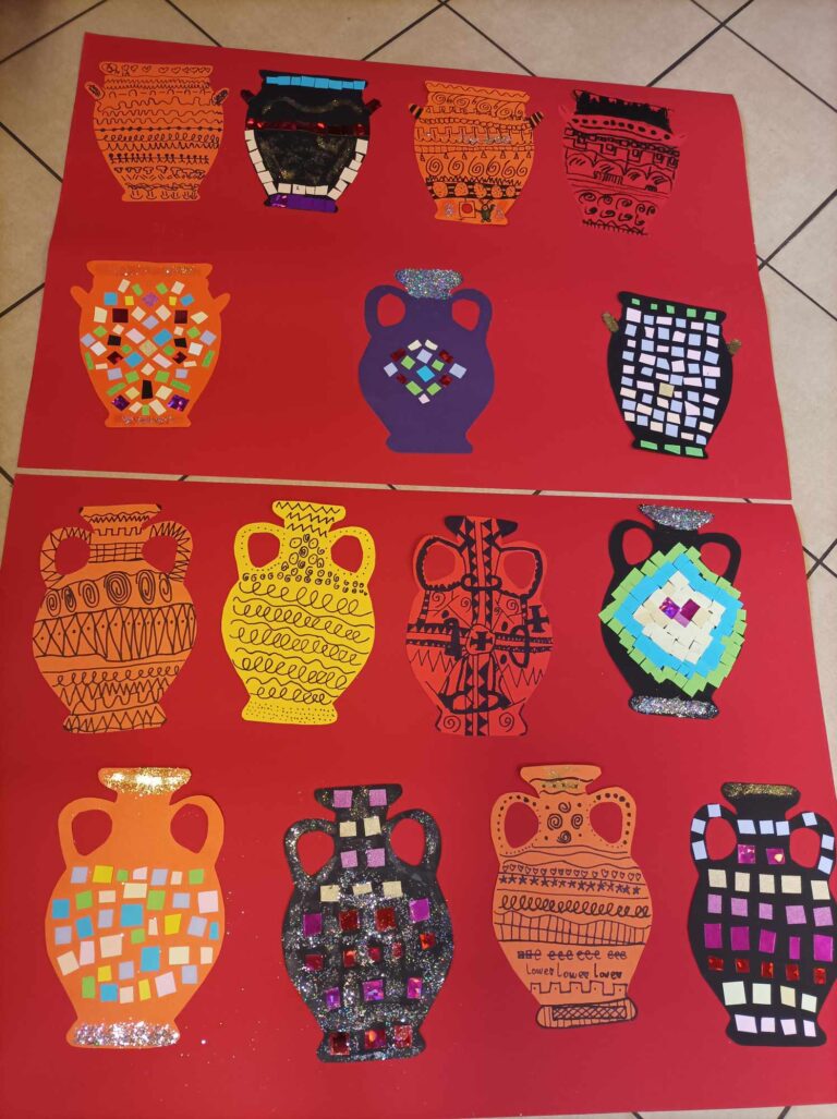 prace plastyczne stworzone przez dzieci na zajęciach bibliotecznych