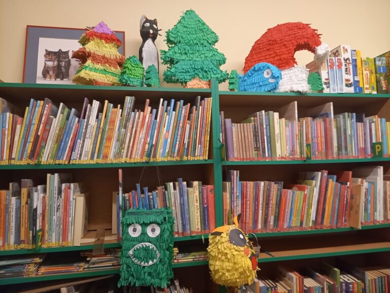 warsztaty tworzenia piniaty w bibliotece