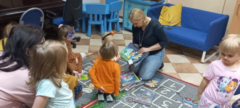 warsztaty biblioteczne dla dzieci z sową Jadwigą