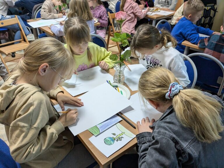 warsztaty plastyczne z Julią Konieczną - obrazy inspirowane książką Mały Książę