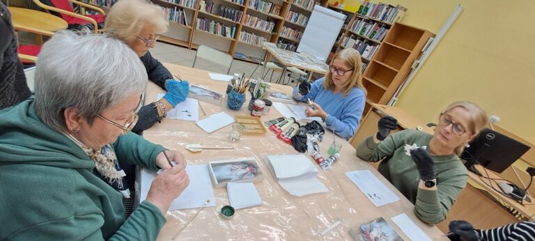 warsztaty rękodzieła w bibliotece - tworzenie anioła