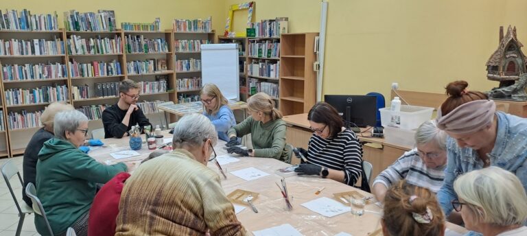 warsztaty rękodzieła w bibliotece - tworzenie anioła