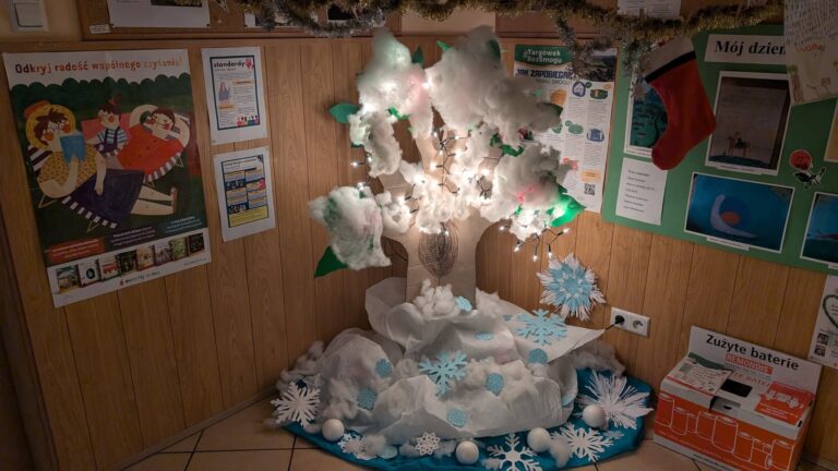 bożonarodzeniowy wystrój biblioteki nr 53