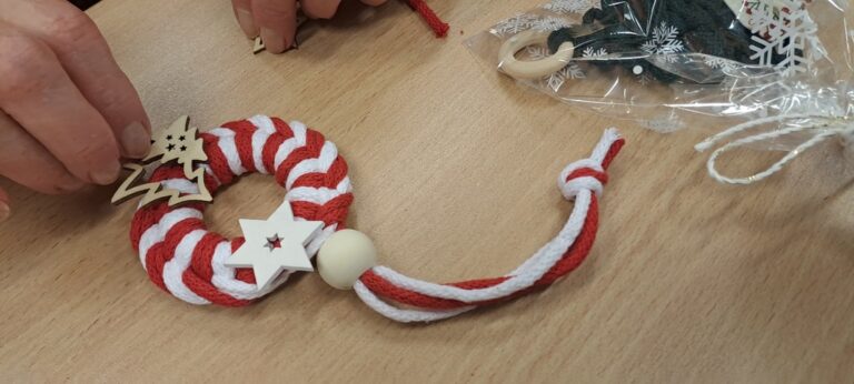 spotkanie wieńczące projekt; warsztaty tworzenia ozdób świątecznych