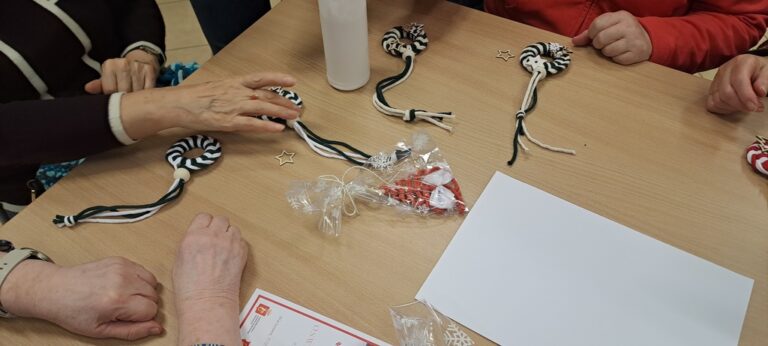 spotkanie wieńczące projekt; warsztaty tworzenia ozdób świątecznych