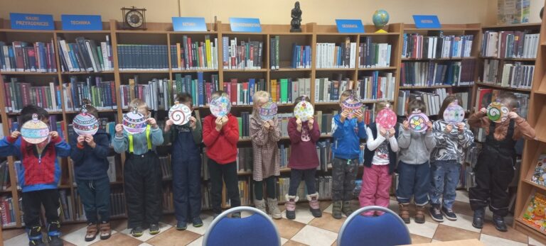 zajęcia biblioteczne dla dzieci z sową Jadwigą