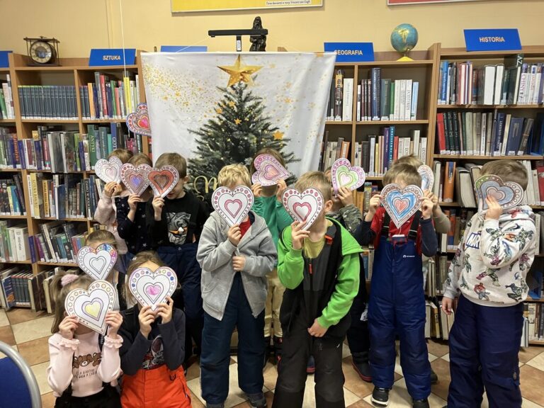 zajęcia biblioteczne dla dzieci z sową Jadwigą