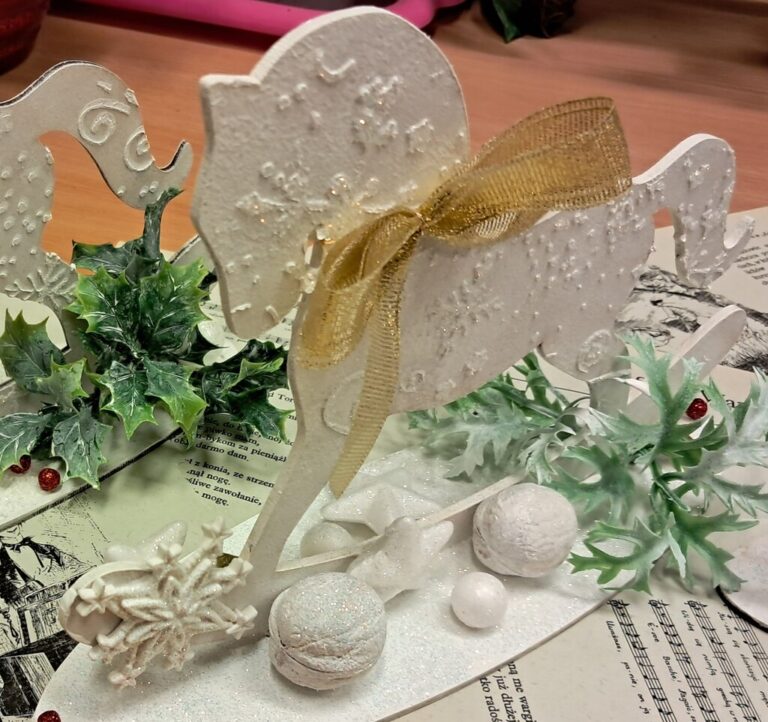 warsztaty bożonarodzeniowe - tworzenie świątecznego konika na biegunach techniką mix media