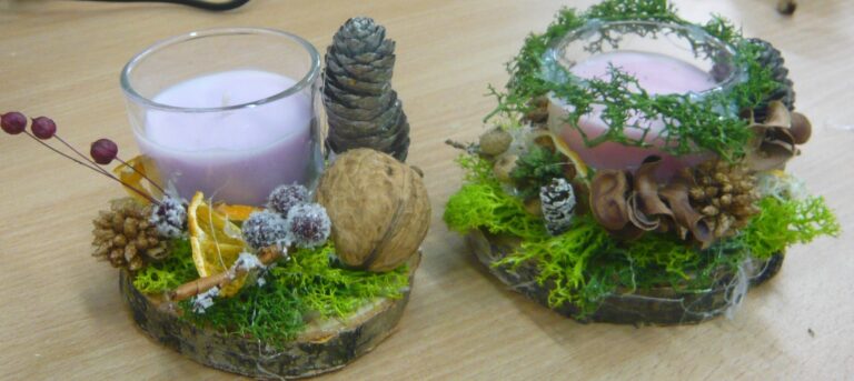 warsztaty świąteczne w bibliotece - tworzenie stroików bożonarodzeniowych