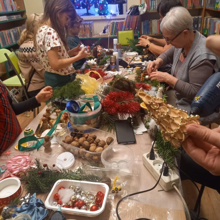 warsztaty świąteczne - tworzenie ozdób bożonarodzeniowych