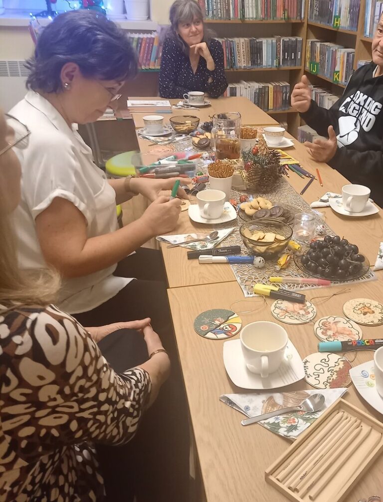 warsztaty świąteczne - tworzenie ozdób bożonarodzeniowych