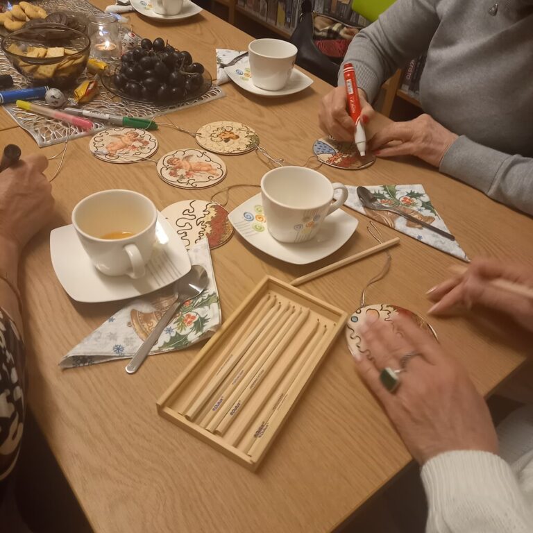 warsztaty świąteczne - tworzenie ozdób bożonarodzeniowych