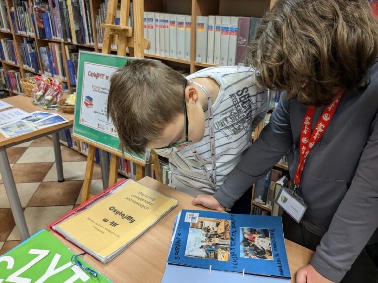 wystawa prac stworzonych przez uczestników projektu Czytajmy w 4k