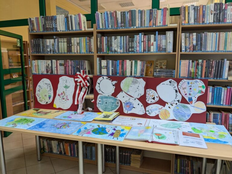 wystawa prac stworzonych przez uczestników projektu Czytajmy w 4k