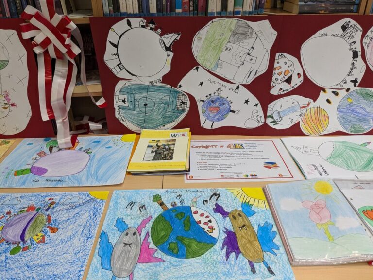 wystawa prac stworzonych przez uczestników projektu Czytajmy w 4k