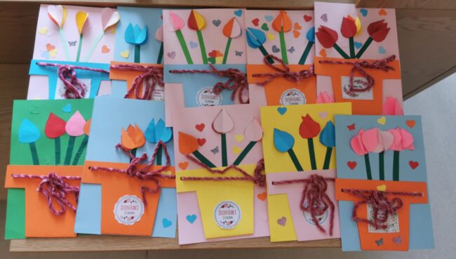 zajęcia biblioteczne dla dzieci - tworzenie prac plastycznych