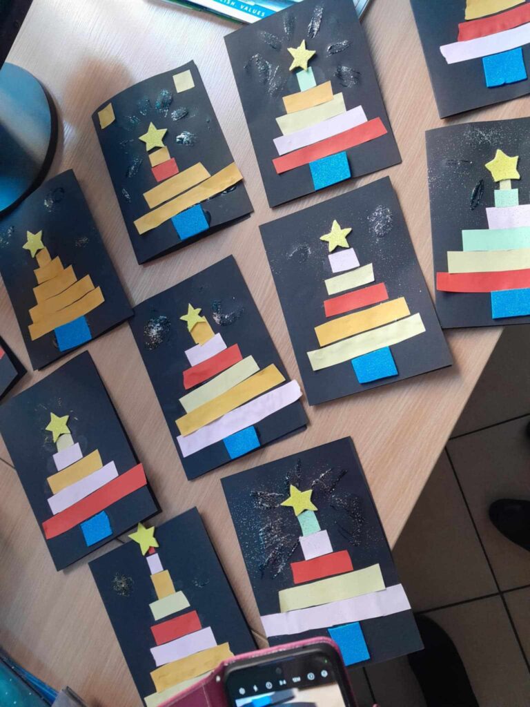 zajęcia biblioteczne dla dzieci - warsztaty świąteczne, tworzenie ozdób i malowanie