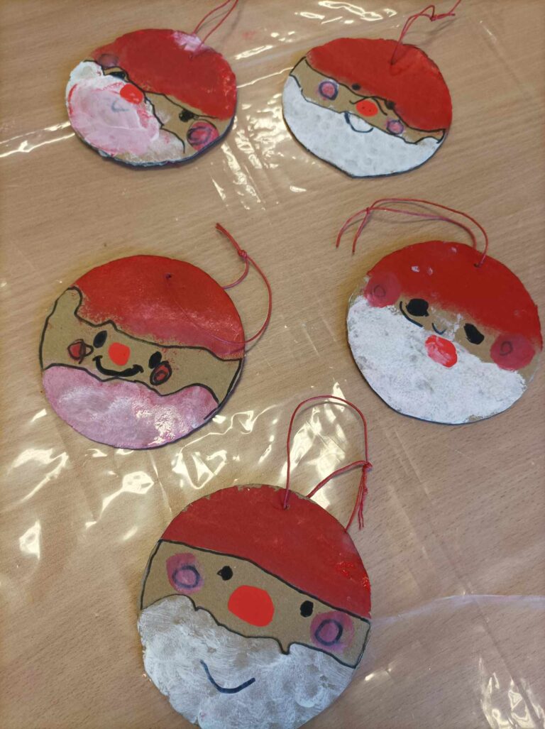 zajęcia biblioteczne dla dzieci - warsztaty świąteczne, tworzenie ozdób i malowanie