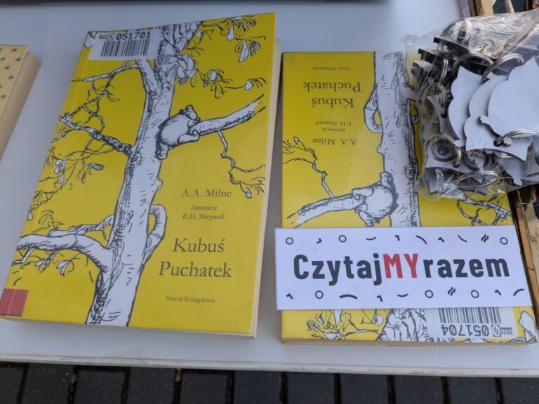 urodziny kubusia puchatka - świętowanie przy książkomacie