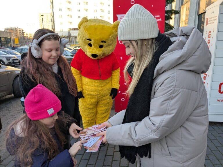 urodziny kubusia puchatka - świętowanie przy książkomacie