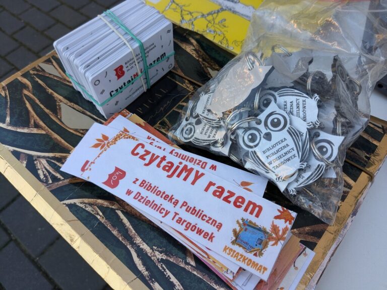 urodziny kubusia puchatka - świętowanie przy książkomacie