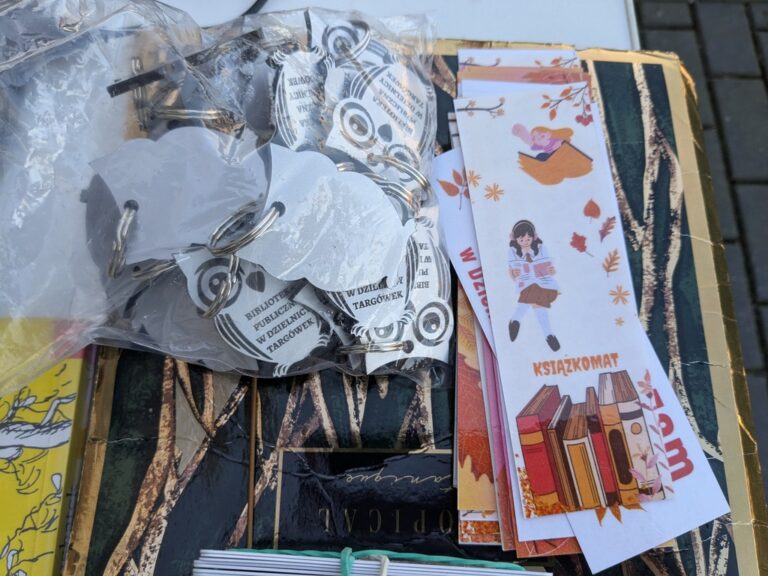 urodziny kubusia puchatka - świętowanie przy książkomacie