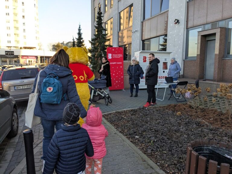 urodziny kubusia puchatka - świętowanie przy książkomacie