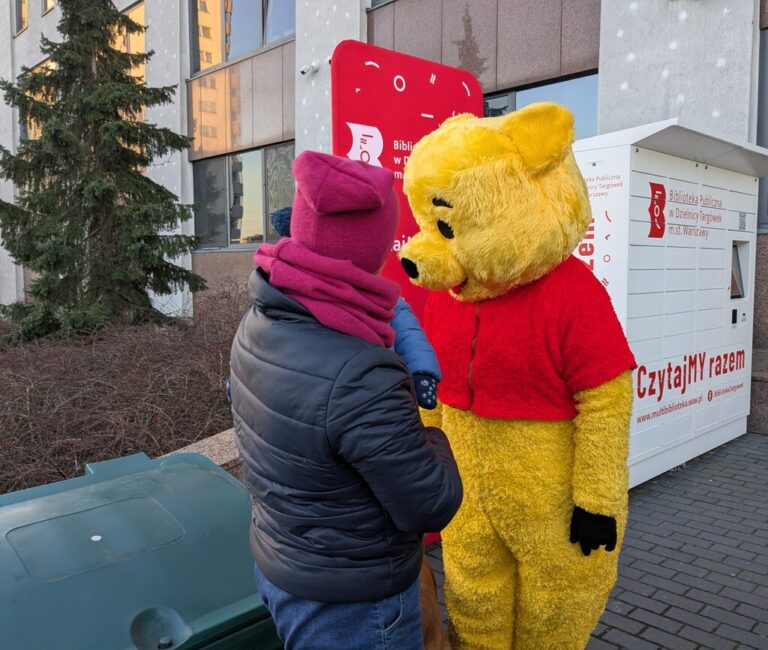urodziny kubusia puchatka - świętowanie przy książkomacie