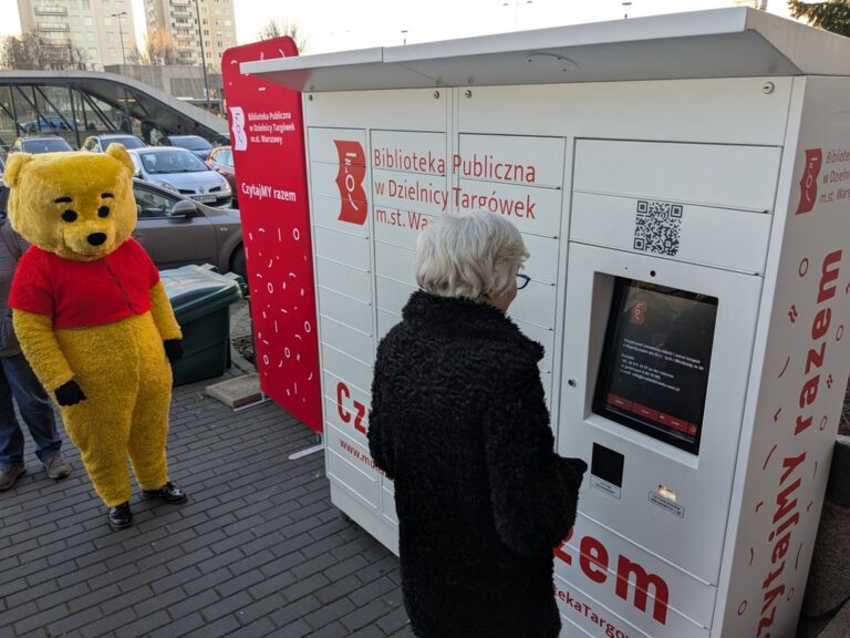 urodziny kubusia puchatka - świętowanie przy książkomacie