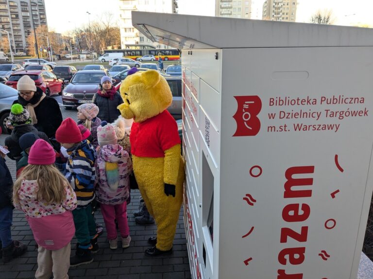 urodziny kubusia puchatka - świętowanie przy książkomacie