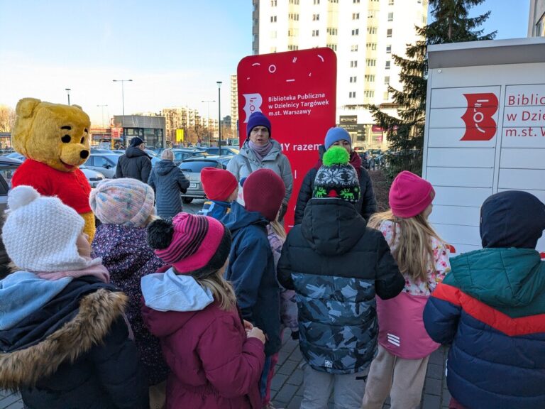 urodziny kubusia puchatka - świętowanie przy książkomacie