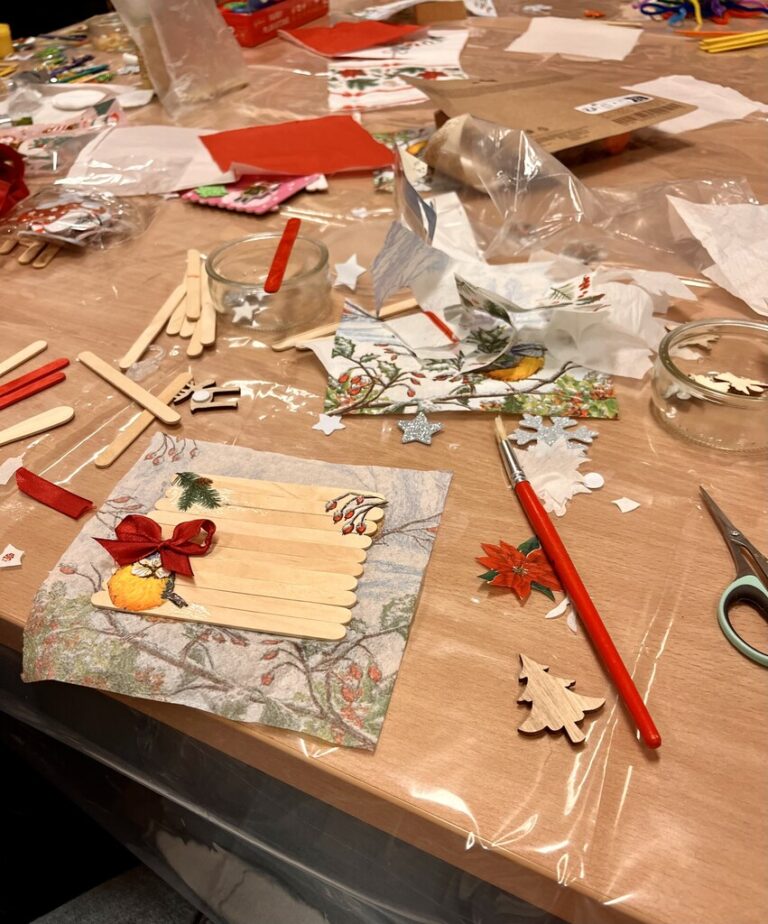 warsztaty tworzenia zimowych domków z patyczków