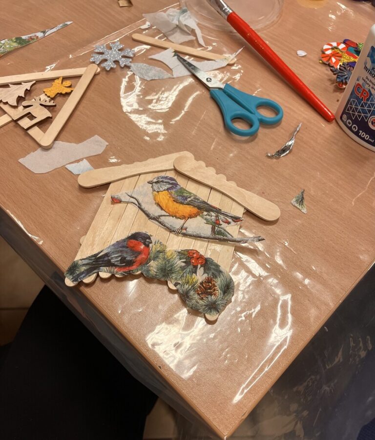 warsztaty tworzenia zimowych domków z patyczków