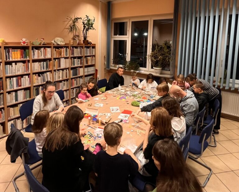 warsztaty tworzenia zimowych domków z patyczków