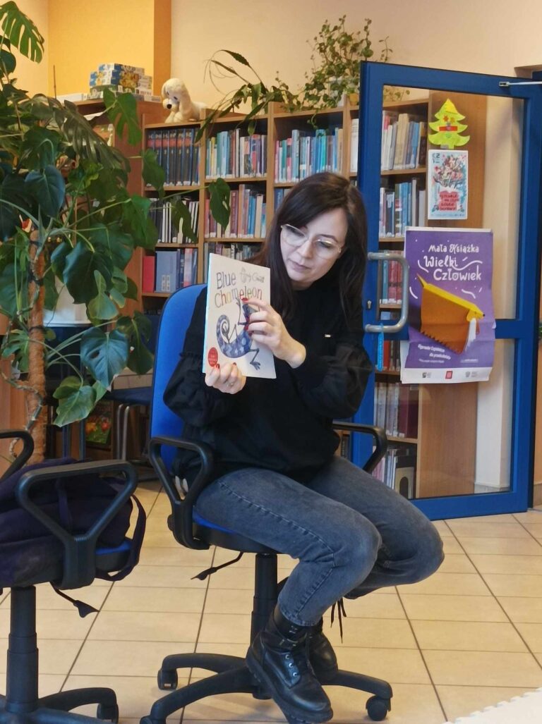 zajęcia biblioteczne dla dzieci; nauka języka angielskiego poprzez zabawę