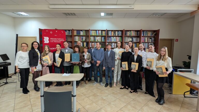 konkurs krasomówczy - młodzież wygłasza przemówienia na zadany temat