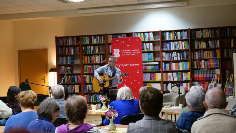 wieczór z muzyką i poezją w bibliotece