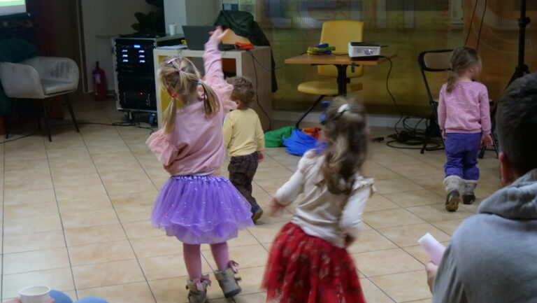 niepoważne zabawy z dziećmi - rodzinne warsztaty sensoryczne