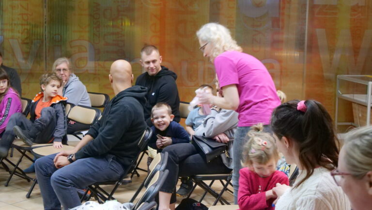 niepoważne zabawy z dziećmi - rodzinne warsztaty sensoryczne