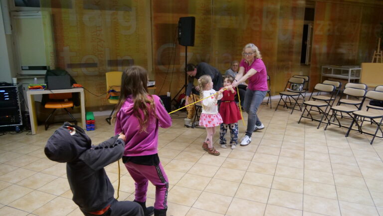 niepoważne zabawy z dziećmi - rodzinne warsztaty sensoryczne